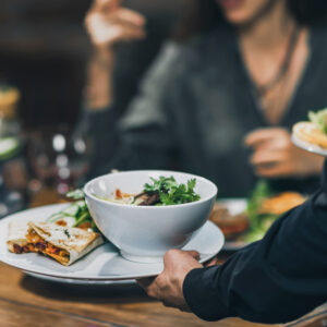 Servicio en Restaurante y Bares